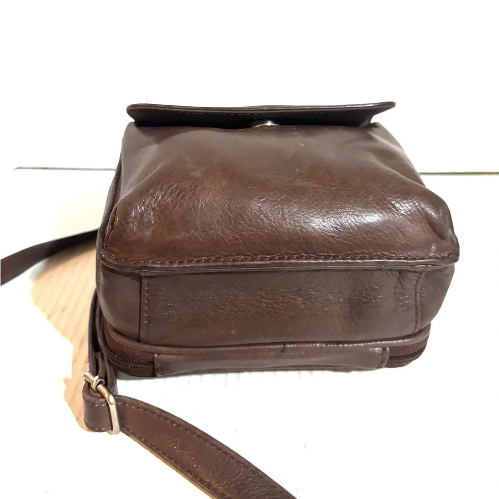 Fossil vintage Dark Brown Leather Messenger Bag